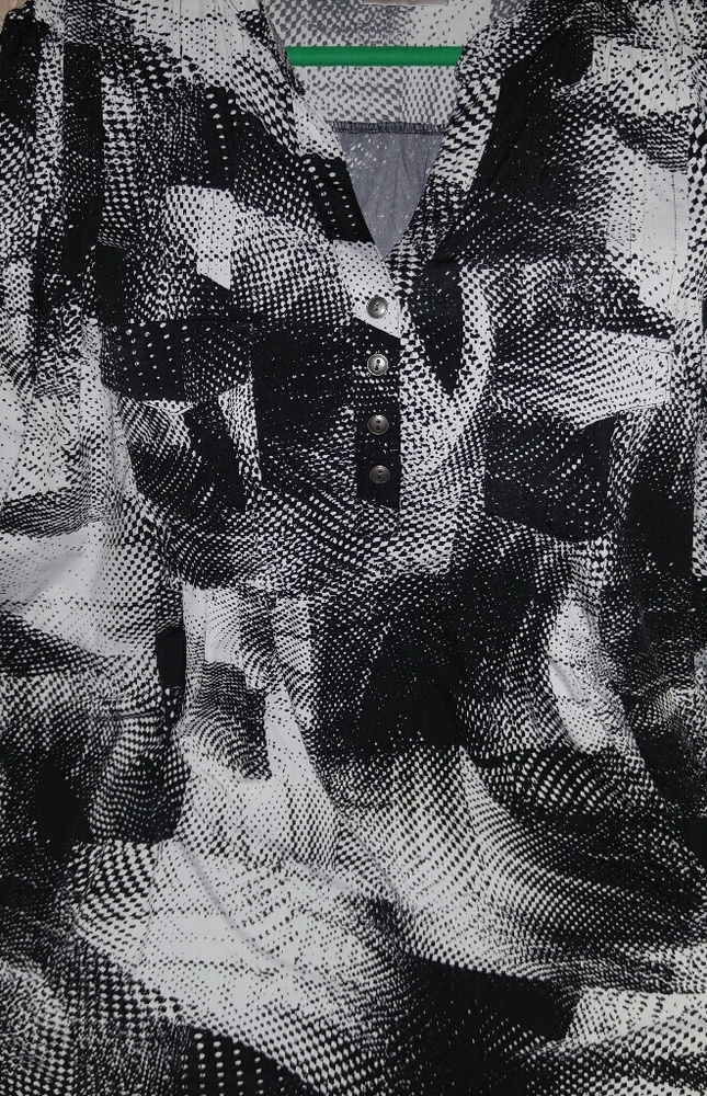 Avenue black/white blouse size 30/32